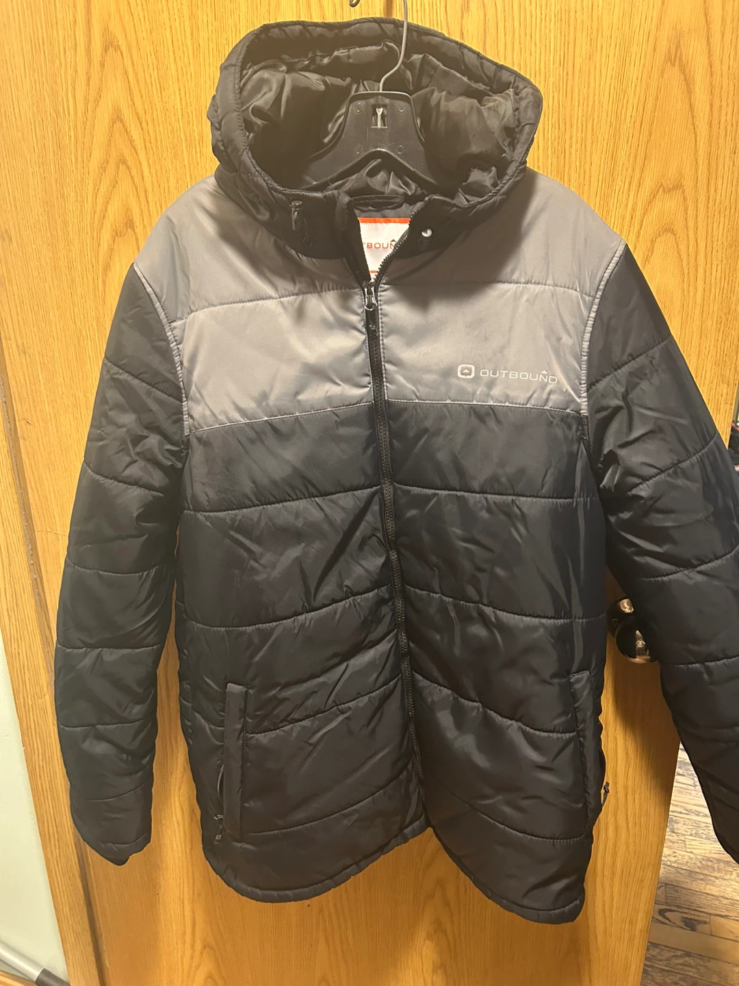 Outbound Hooded Puffer Jacket - Size L/G