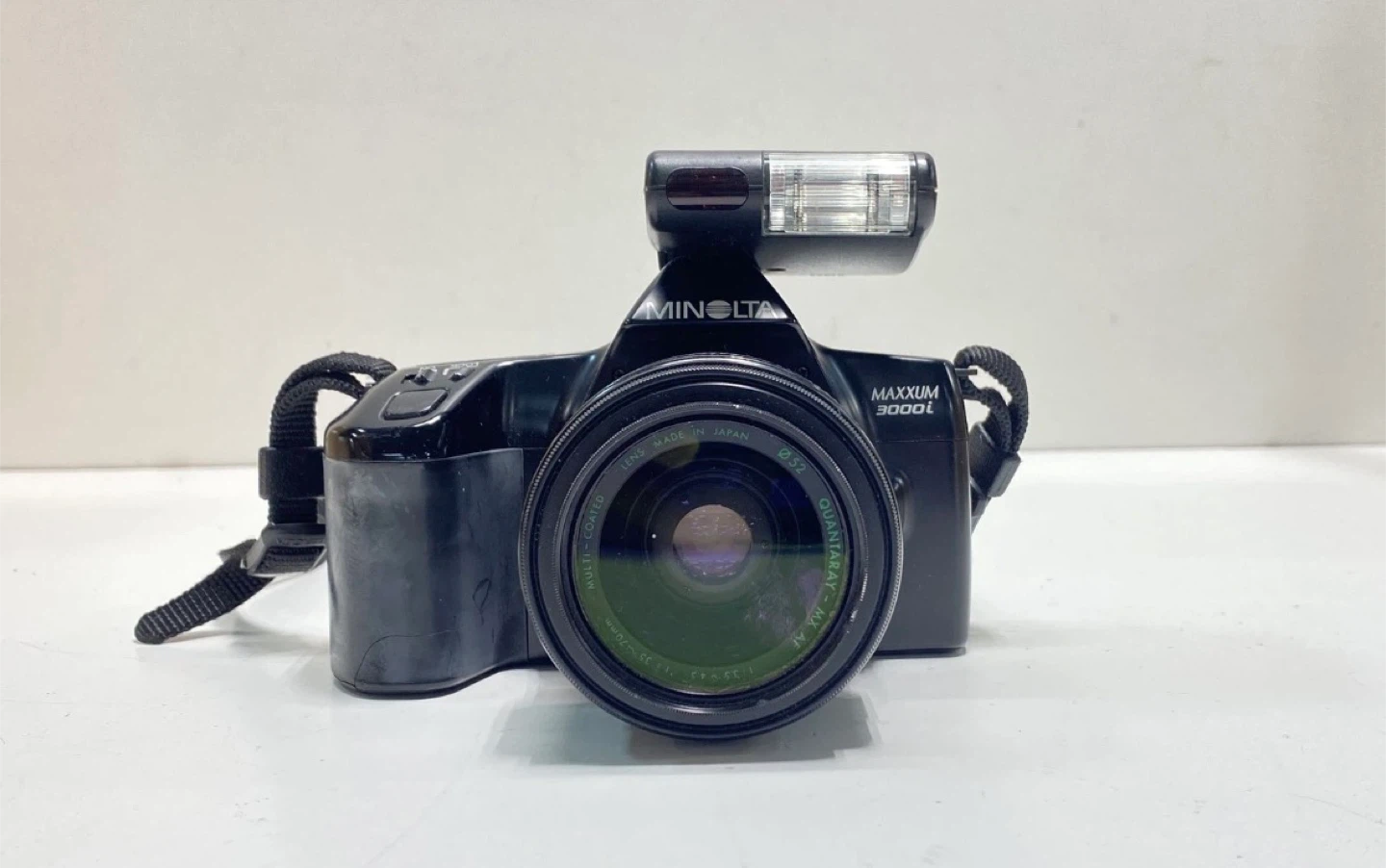 Minolta Maxxum 3000i 35mm SLR Camera w/Quantaray 35-70mm