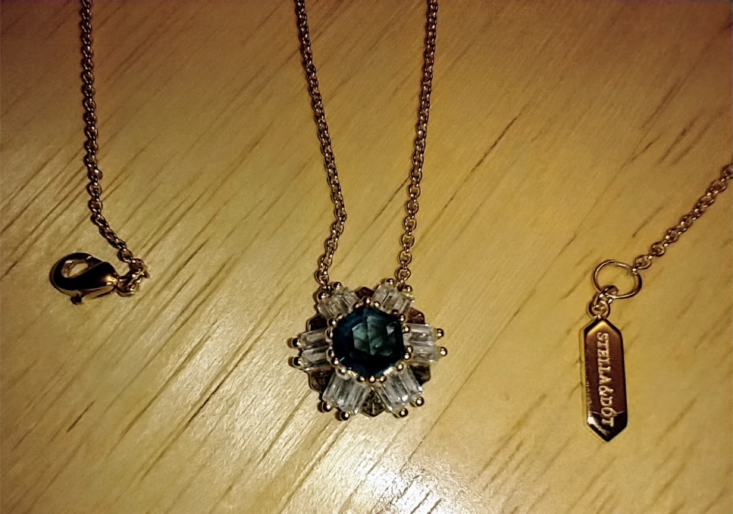 Stella & Dot necklace 19 inches