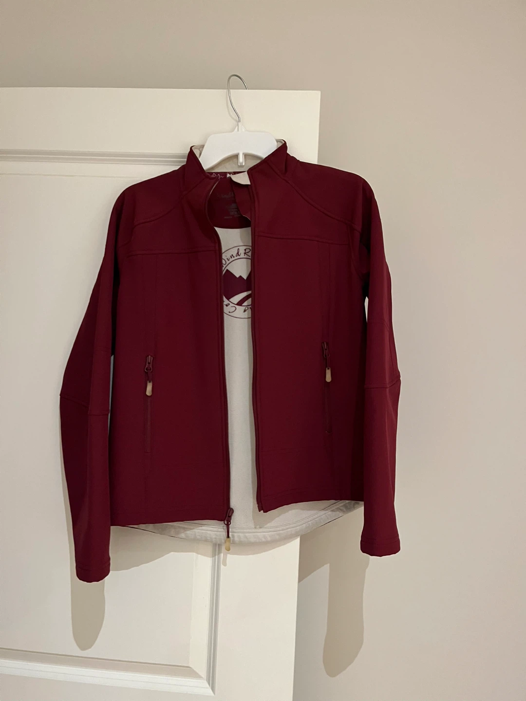 Wind River Women's Softshell - Maroon - Size S