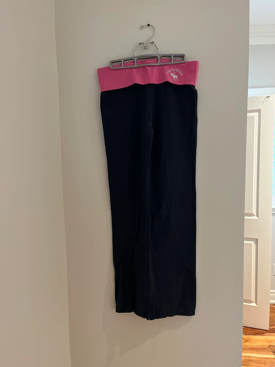 Abercrombie & Fitch Pink Waistband Yoga Pants