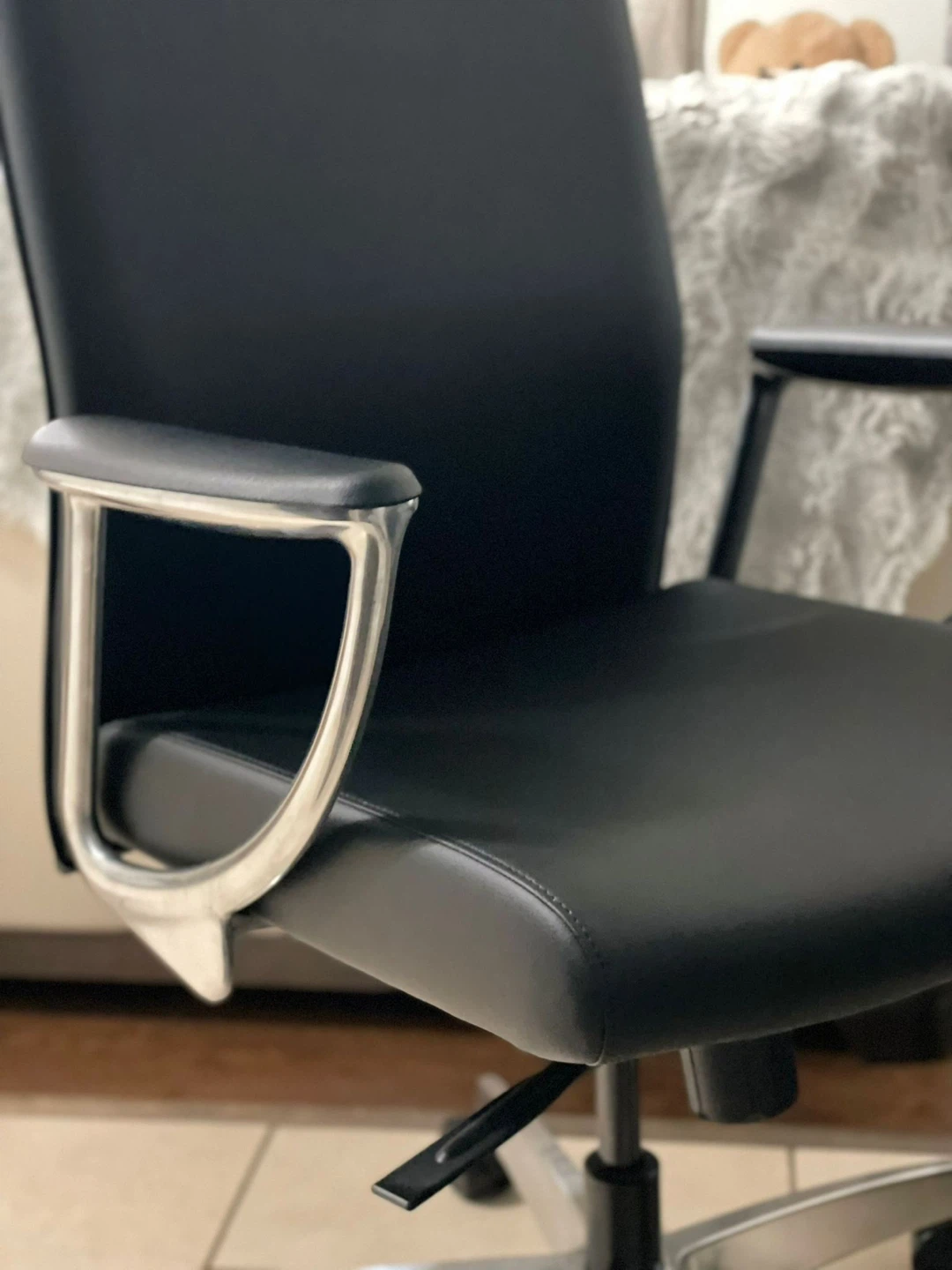 Black Faux Leather Executive Office Chair - photo 2