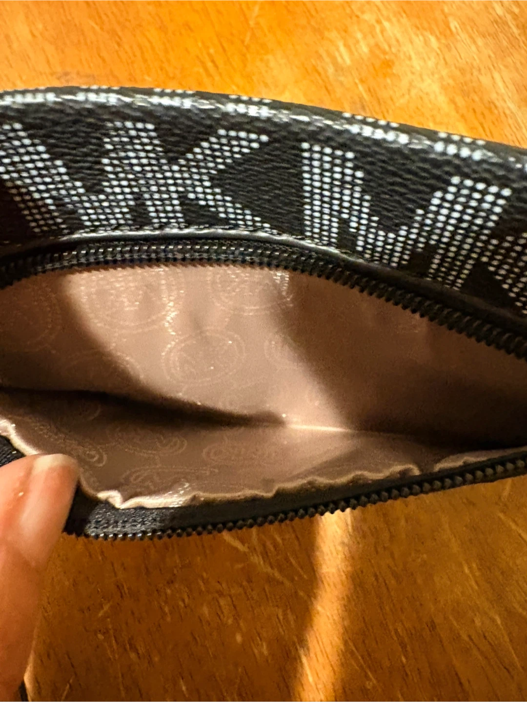MICHAEL KORS front zip wristlet - photo 5