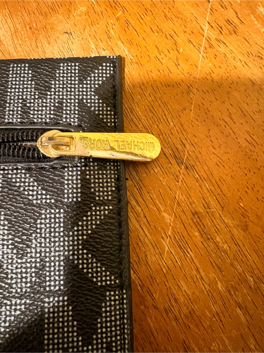 MICHAEL KORS front zip wristlet - photo 3