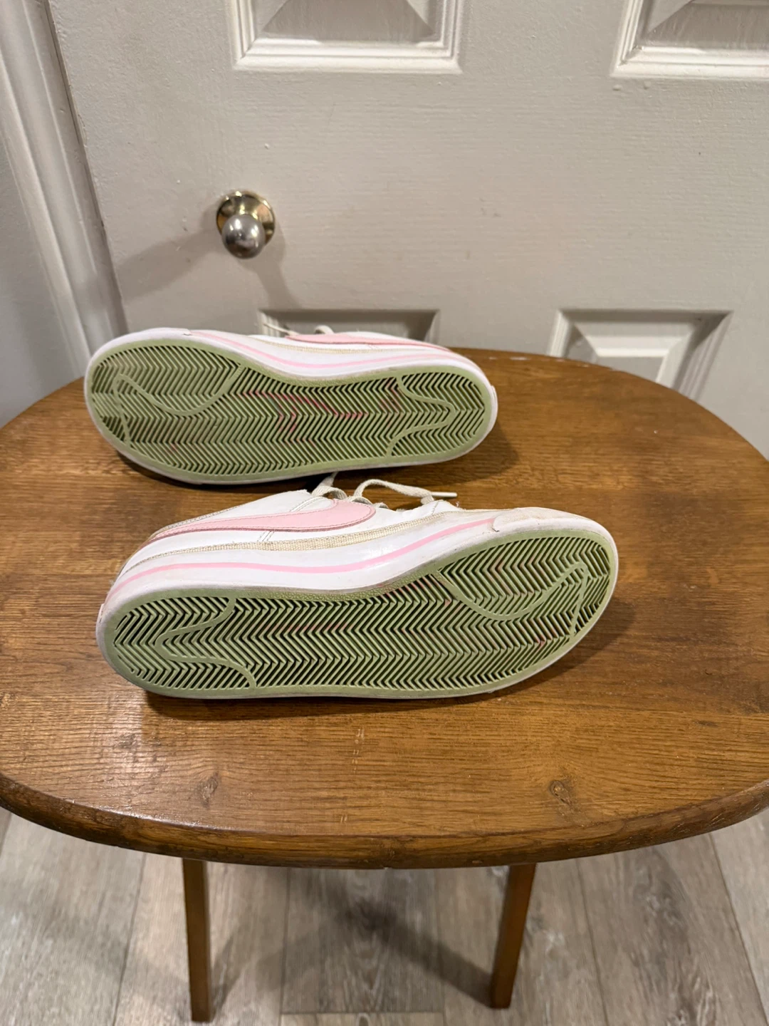 Nike Women's White & Pink Tennis Shoes - photo 3