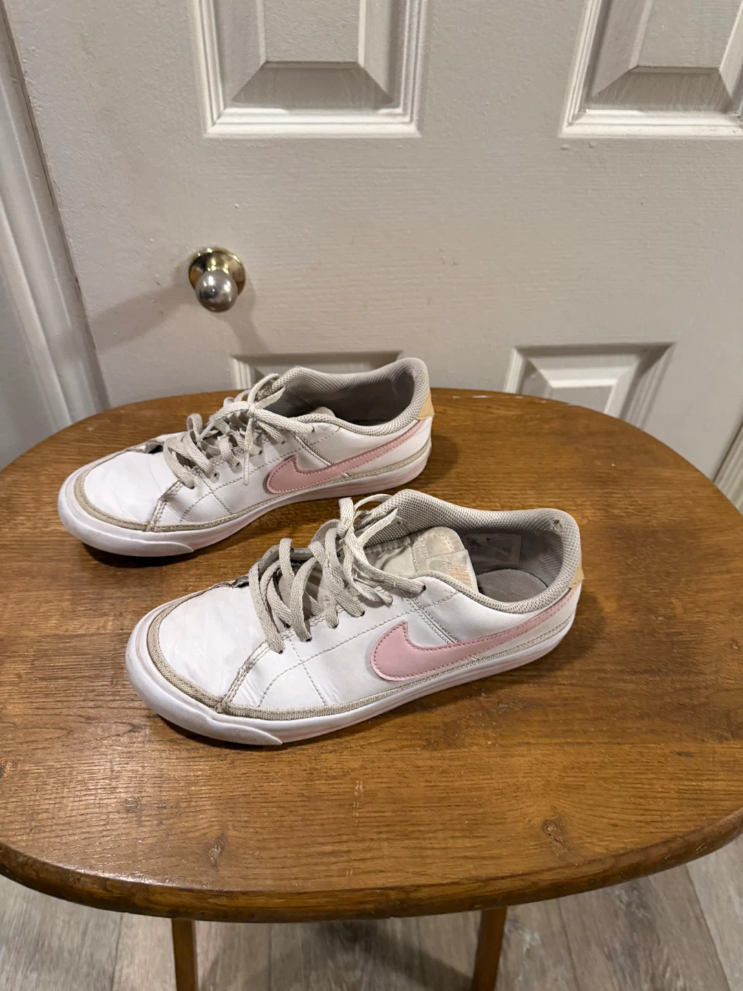 Nike Women's White & Pink Tennis Shoes - photo 2
