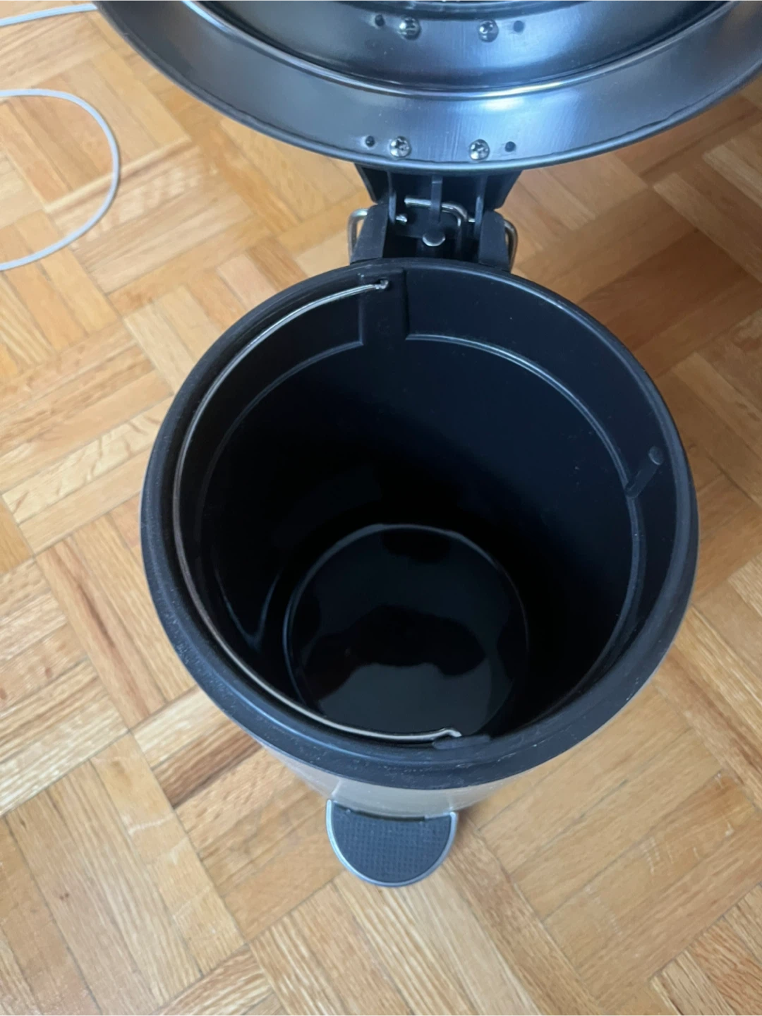 garbage can - photo 3