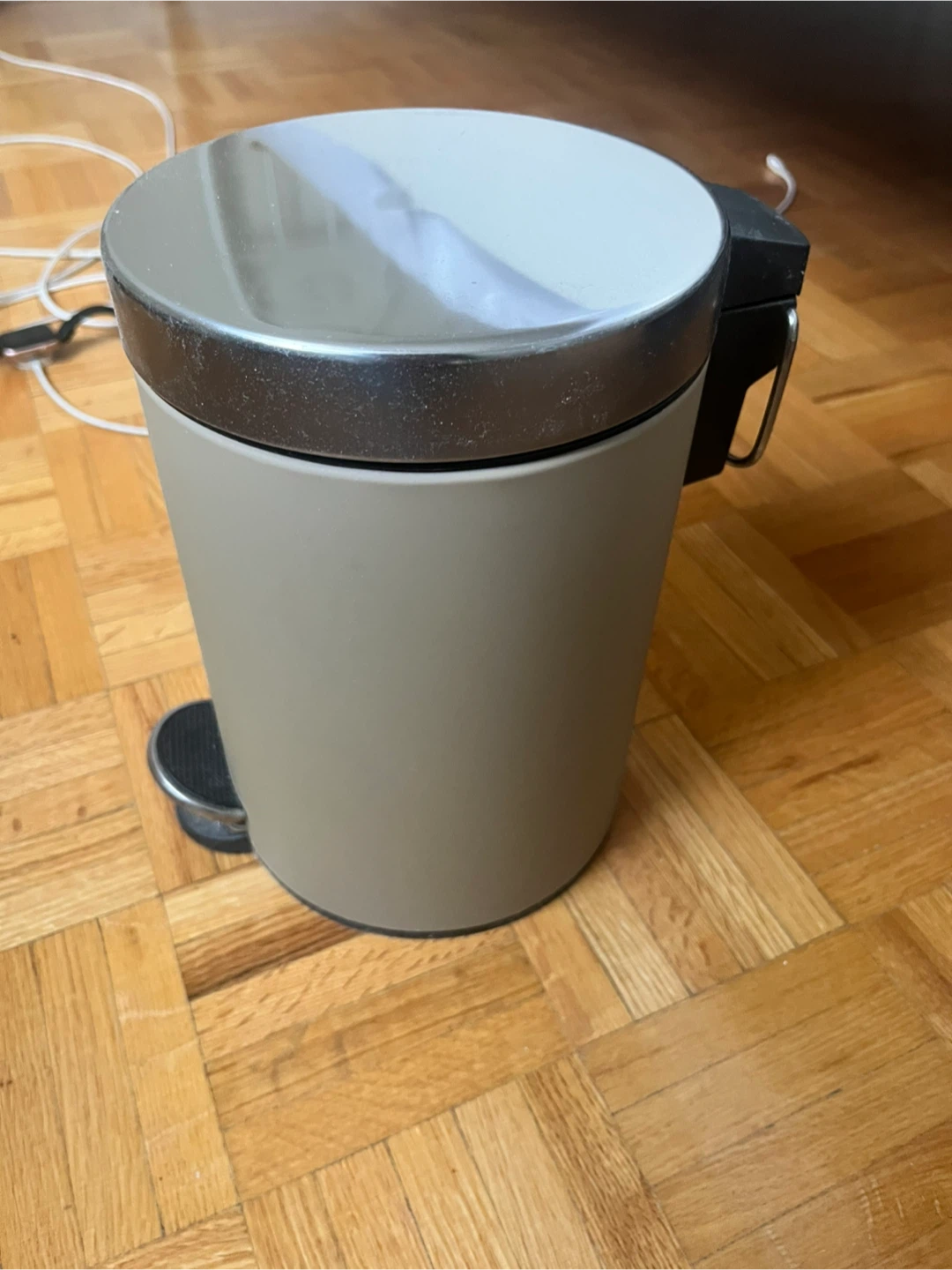 garbage can - photo 2