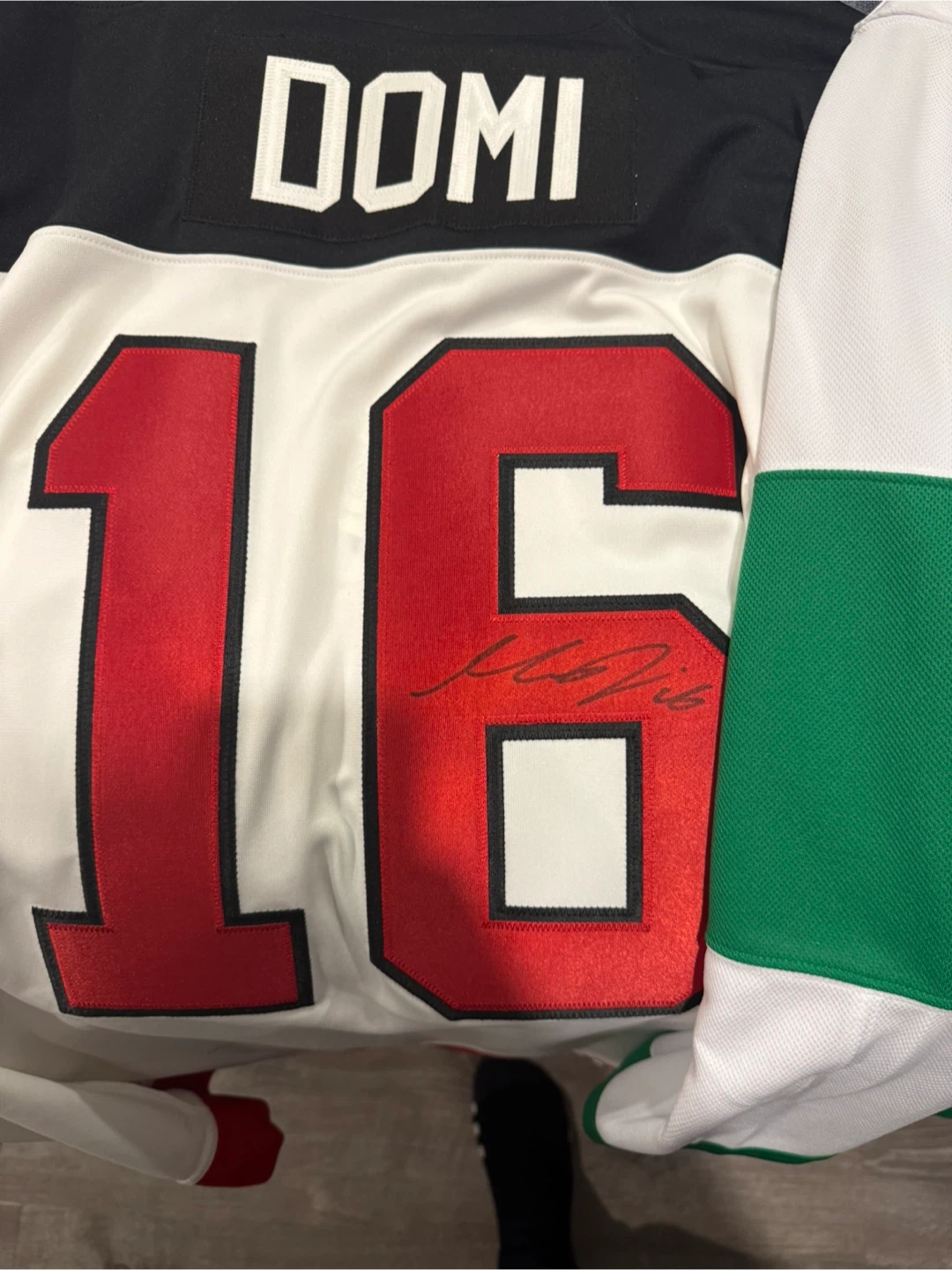 Official hockey jerseys signed max domi - photo 2