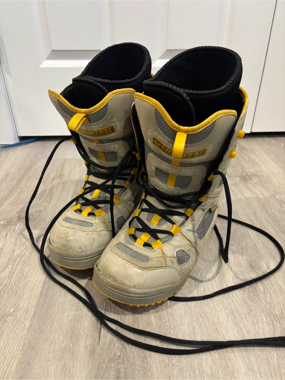 LIMITED Snowboard Boots Size 10