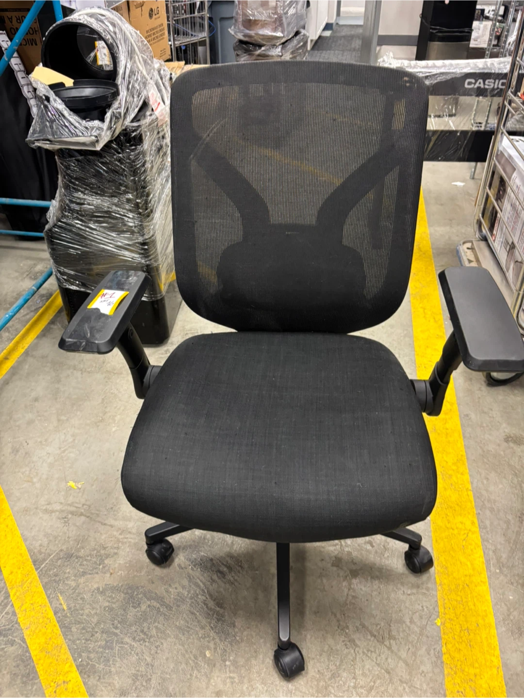 Black Mesh Office Chair - photo 2