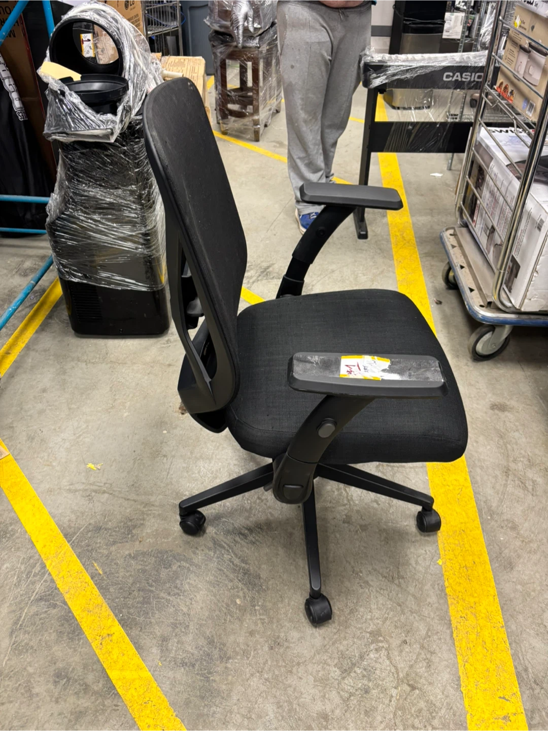 Black Mesh Office Chair - photo 3
