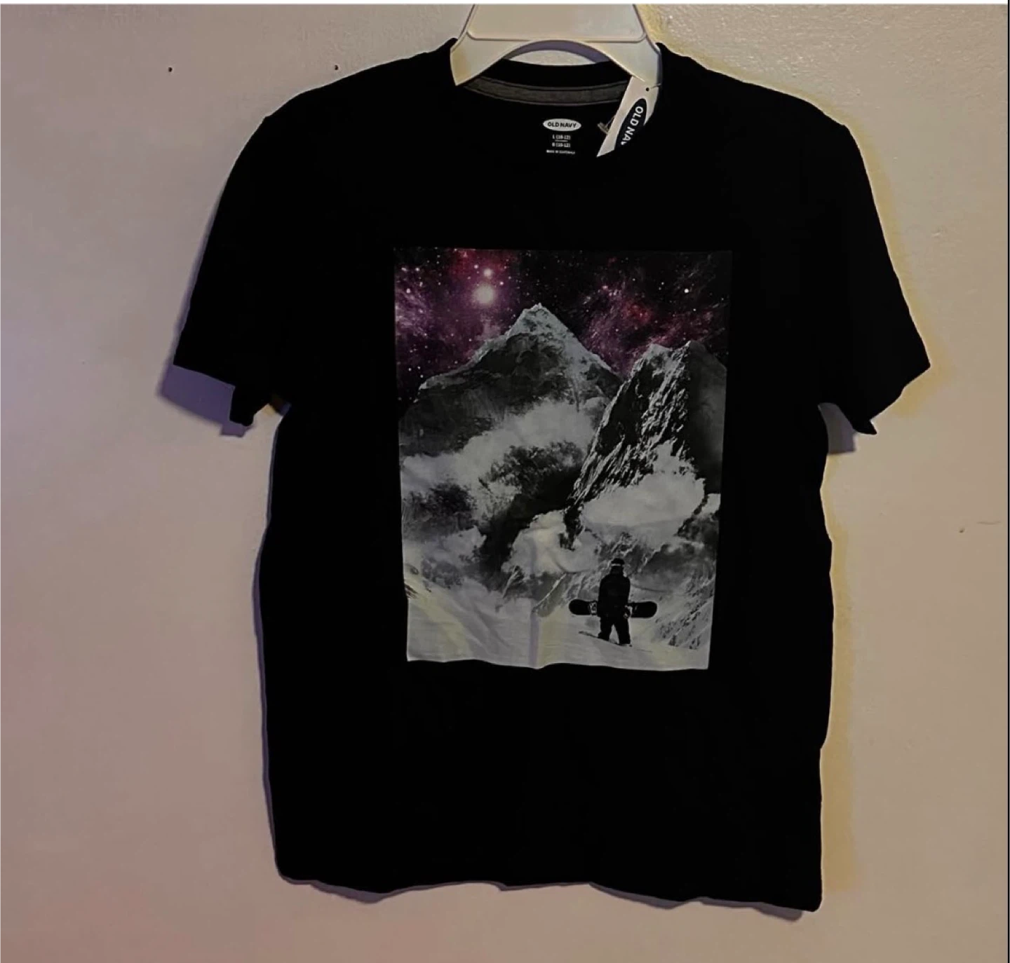 Old Navy Black Snowboarder Graphic T-Shirt (SIZE:LARGE)