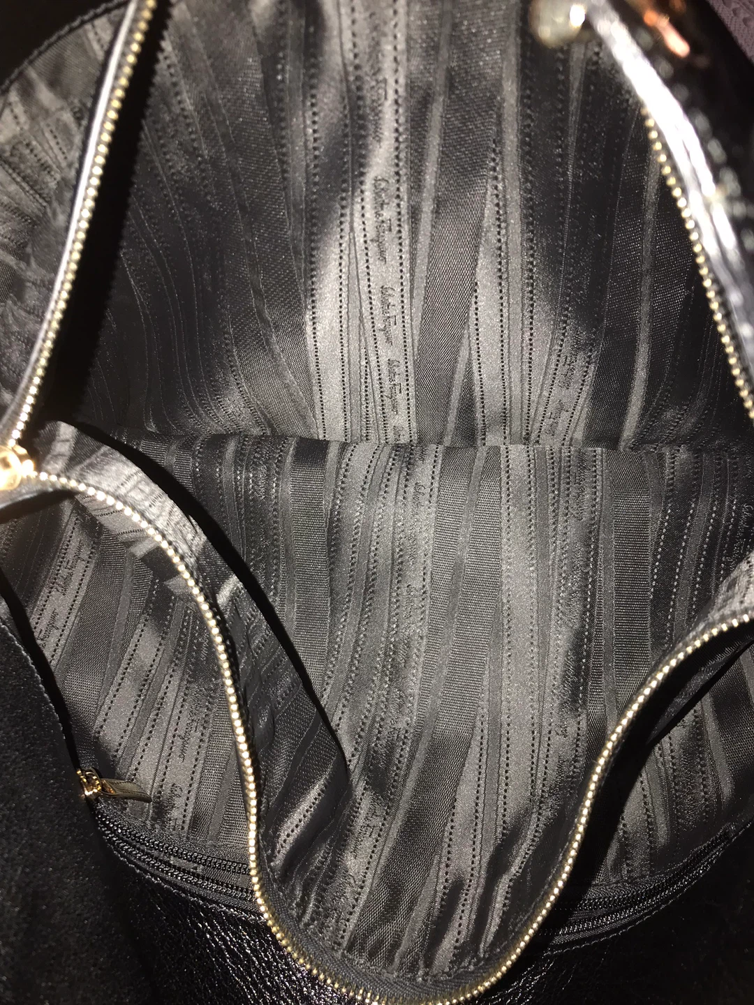 Salvatore Ferragamo Black Leather Shoulder Bag - photo 3