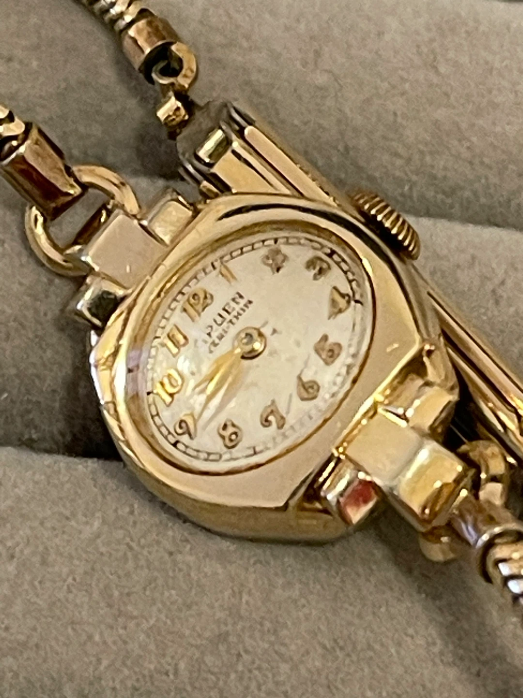 Vintage Gruen 1/20 12K Gold Filled Ladies Watch - photo 2