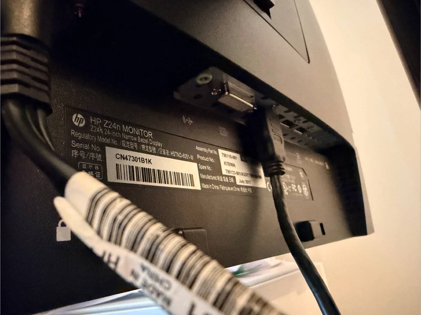HP Z24n Monitor 24-inch Display - photo 3