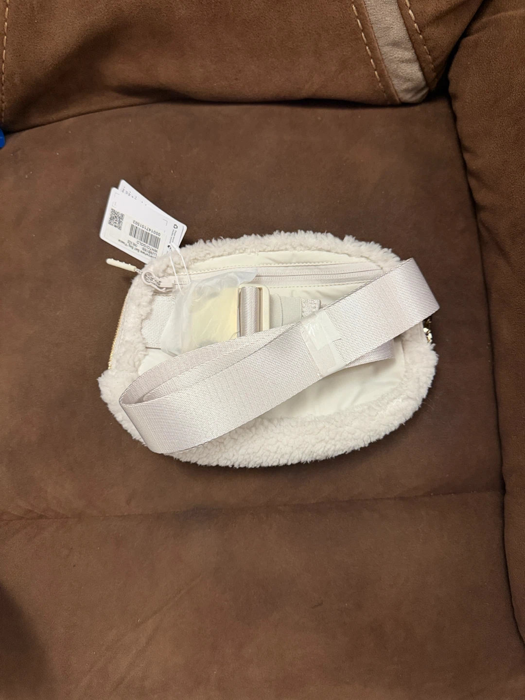 Lululemon Everywhere Belt Bag Cream Sherpa - photo 2