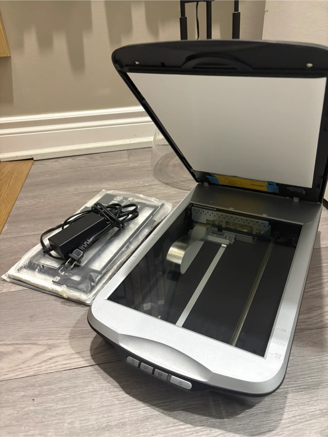 Epson Perfection V500 Photo Scanner - photo 2