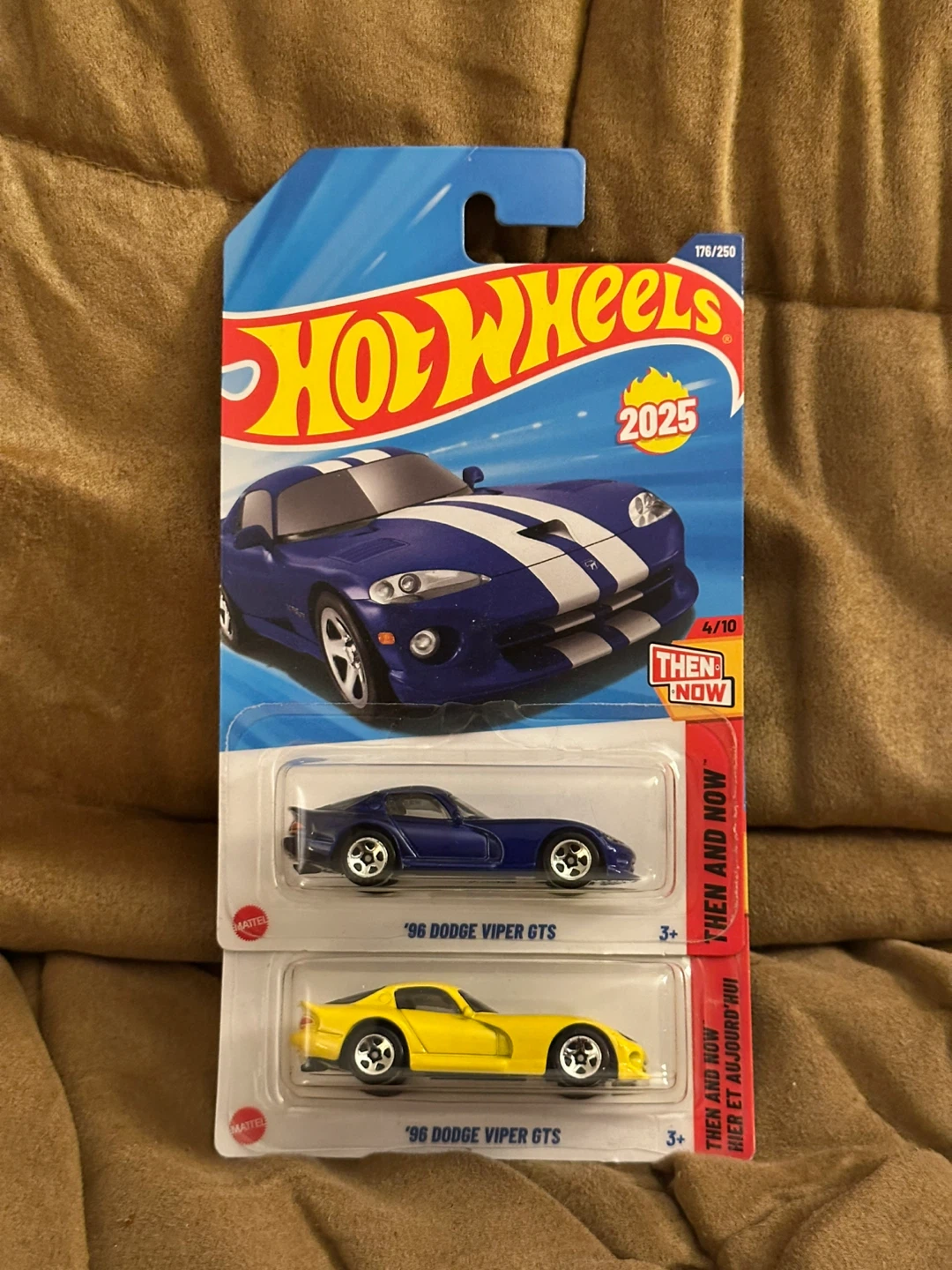 Hot Wheels '96 Dodge Viper GTS lot