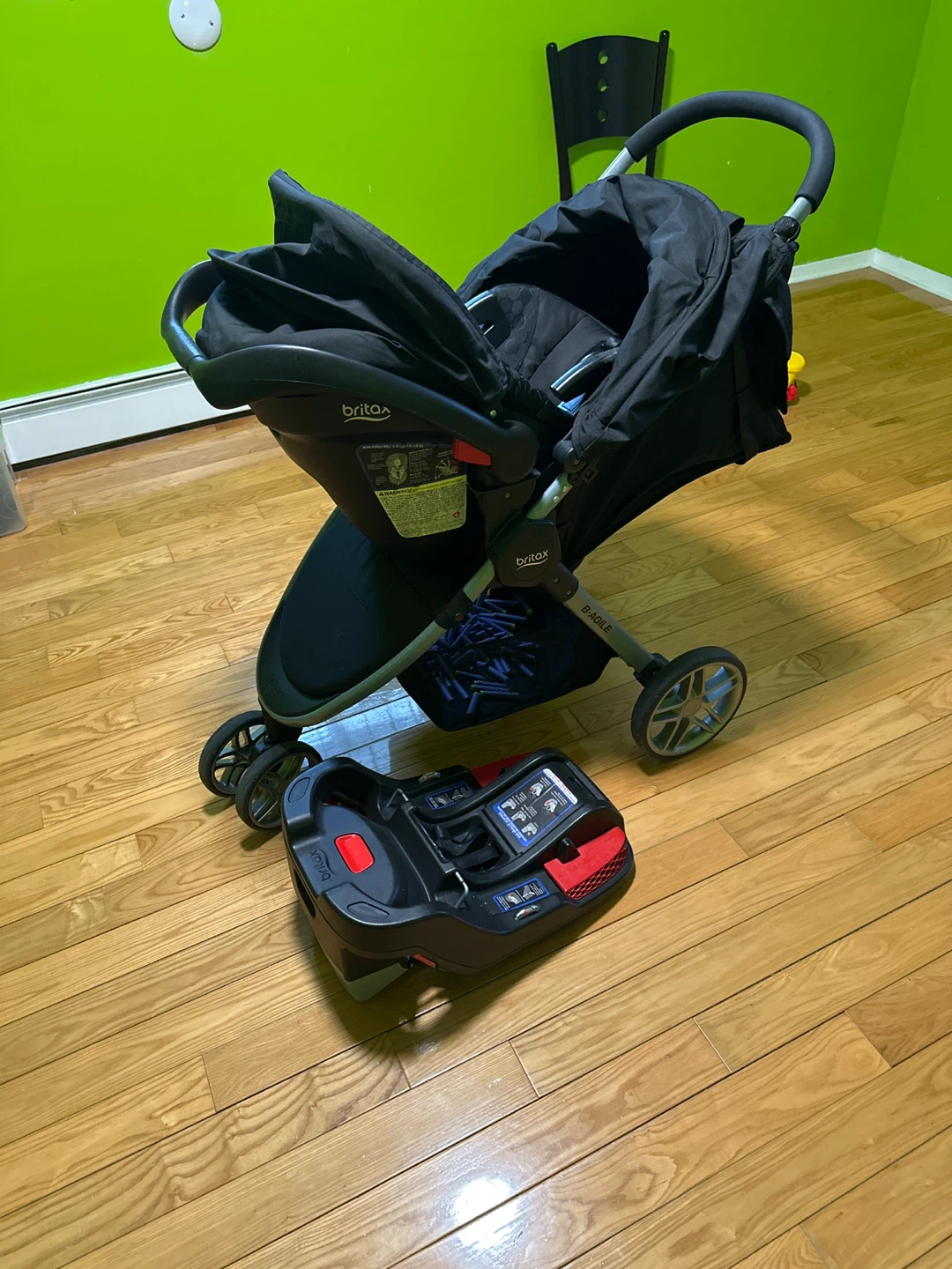 Britax Baby Stroller with Car Seat and Base - photo 4