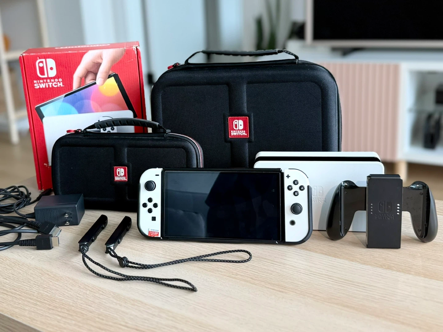 Nintendo Switch OLED *BUNDLE* - Pristine condition