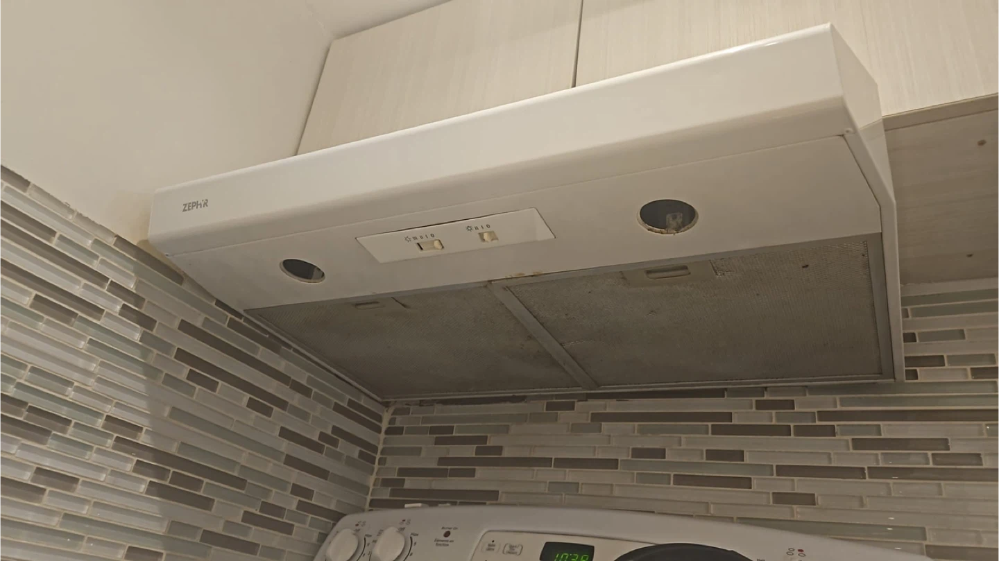 GE Electric Stove and Oven and Range Hood - photo 3