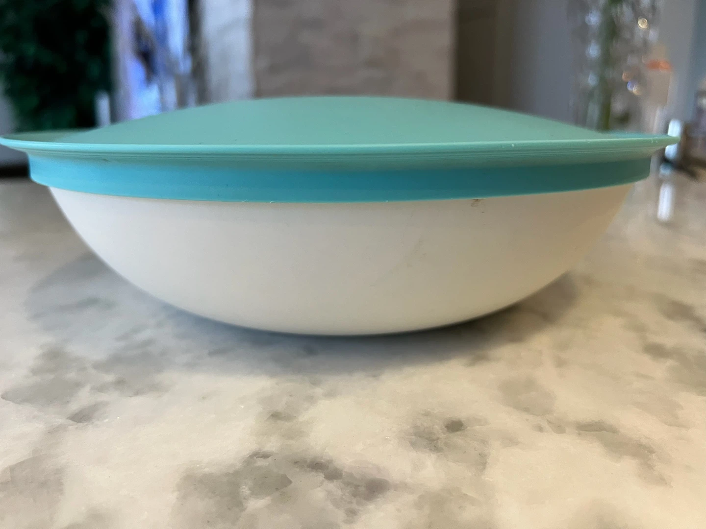 Tupperware Mixing Bowl with Lid - photo 4