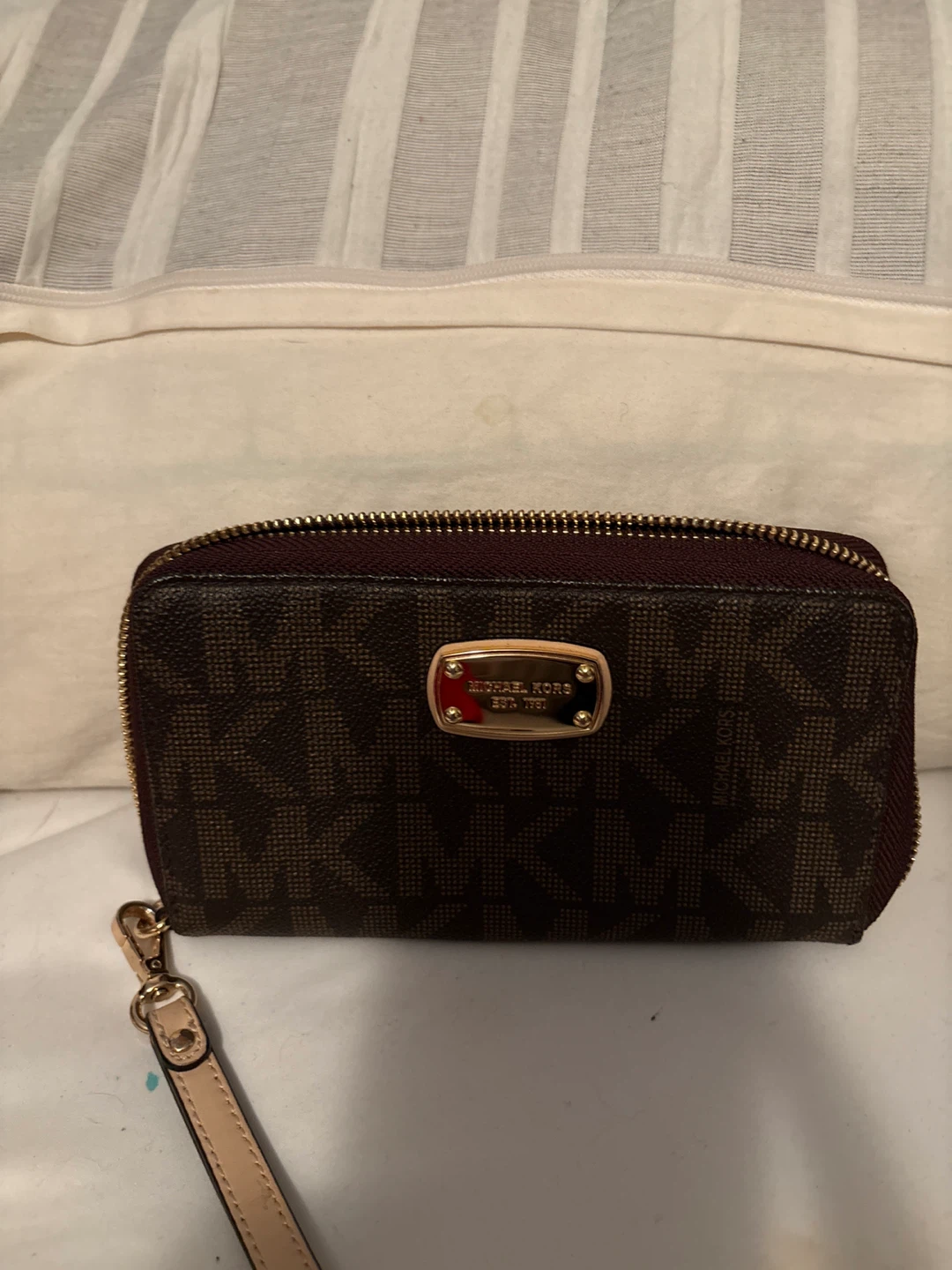 Michael Kors Zip Around Wallet