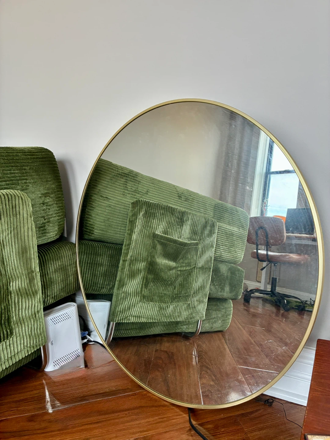 Round Gold Metal Frame Wall Mirror - photo 3