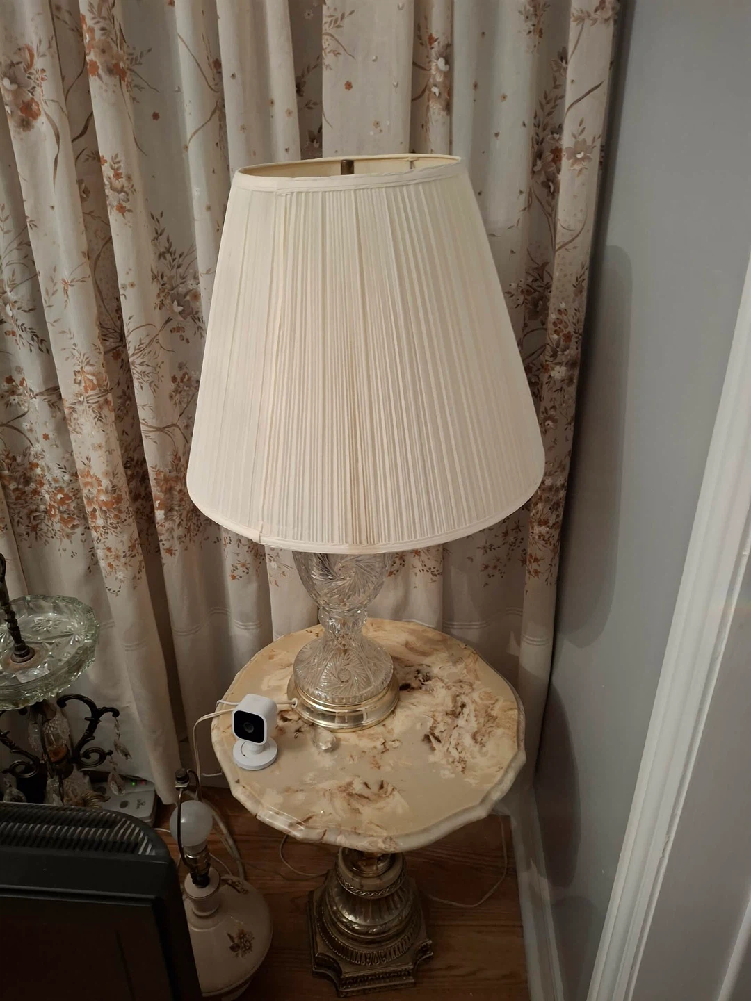 Ornate Coffee Table with Marble Top - photo 3
