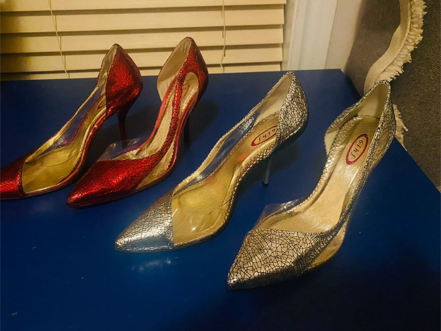 Heels size 7 and Royal blue dresses - photo 4