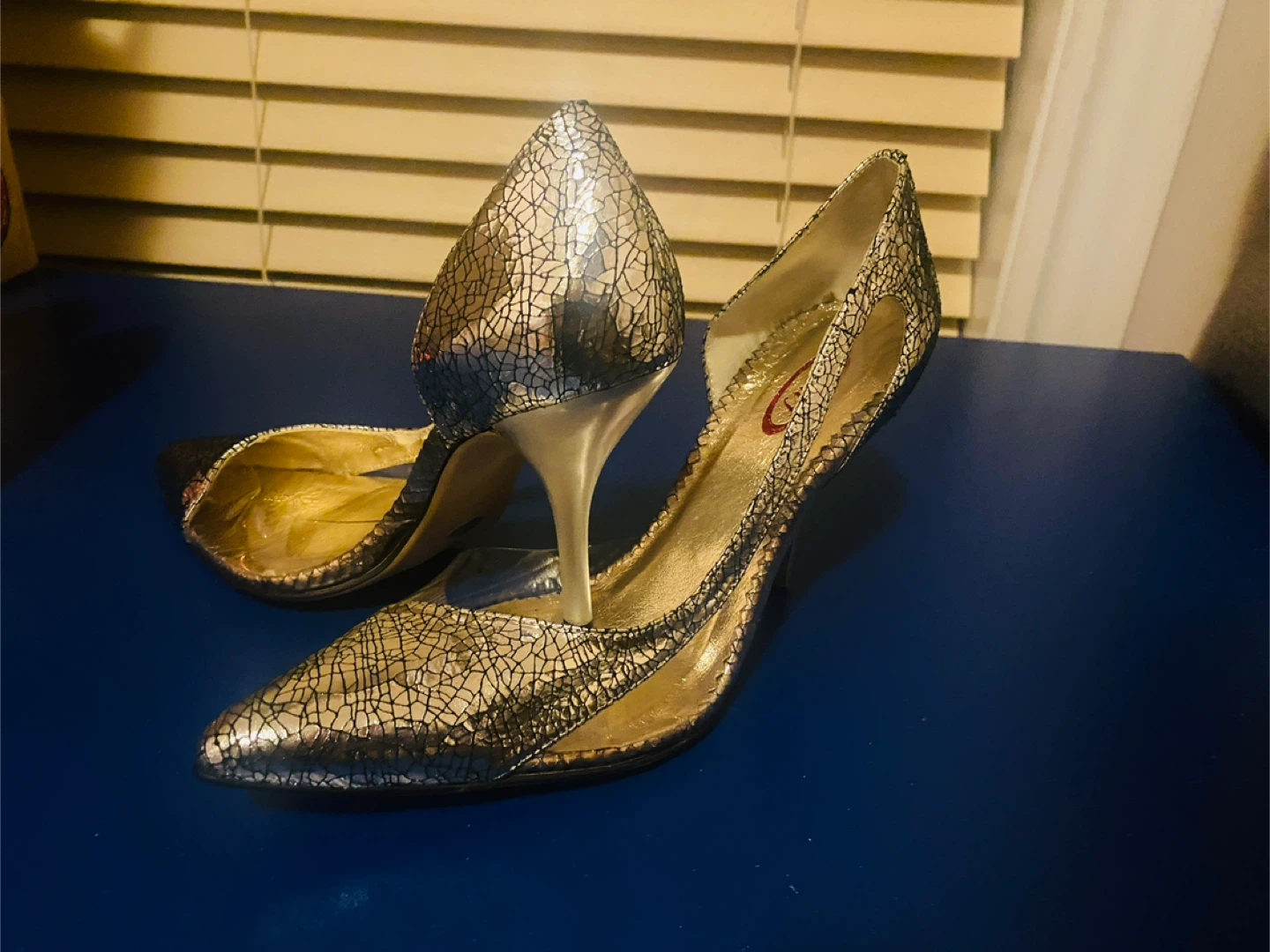 Heels size 7 and Royal blue dresses - photo 2