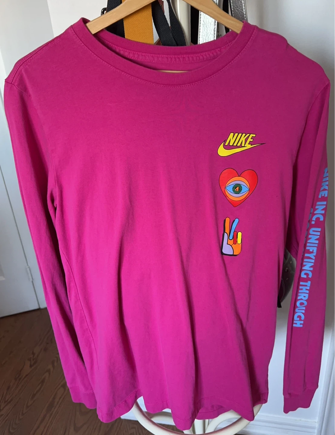 Nike Longsleeve mit Label-Print in pink