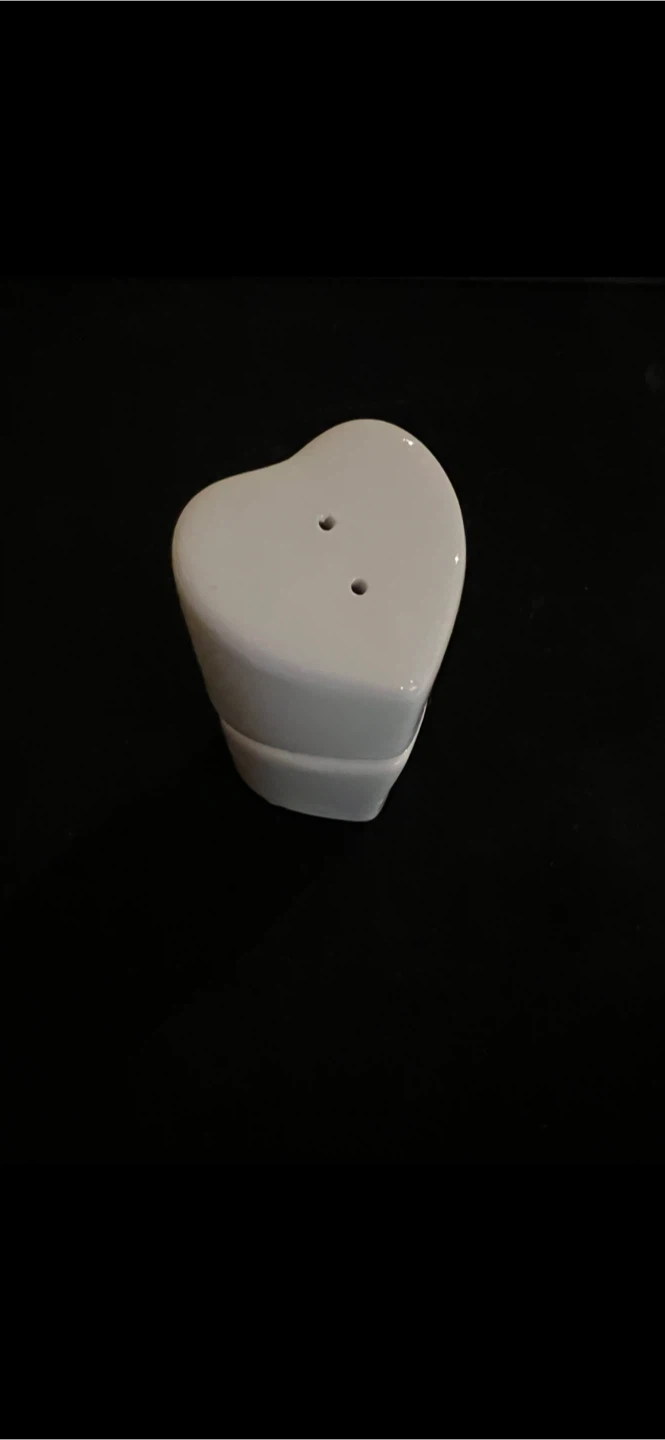 White Ceramic Heart Salt and Pepper Shakers - photo 2