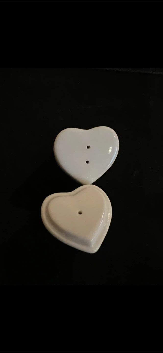 White Ceramic Heart Salt and Pepper Shakers - photo 3