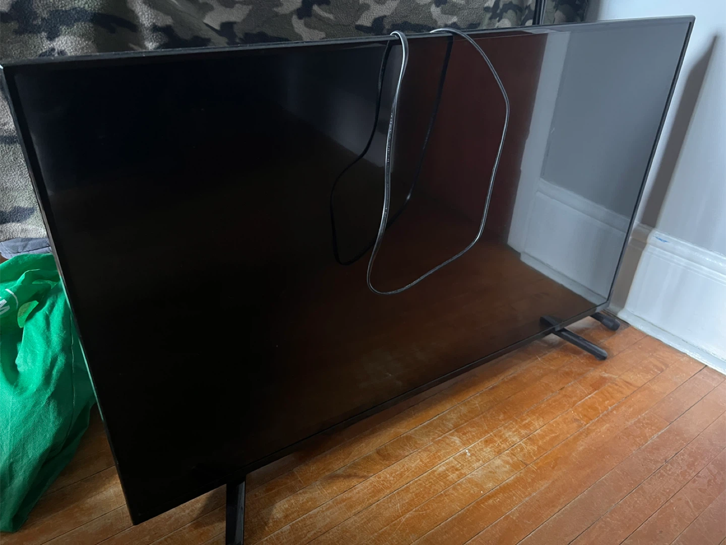 Insignia 48" LCD Color TV