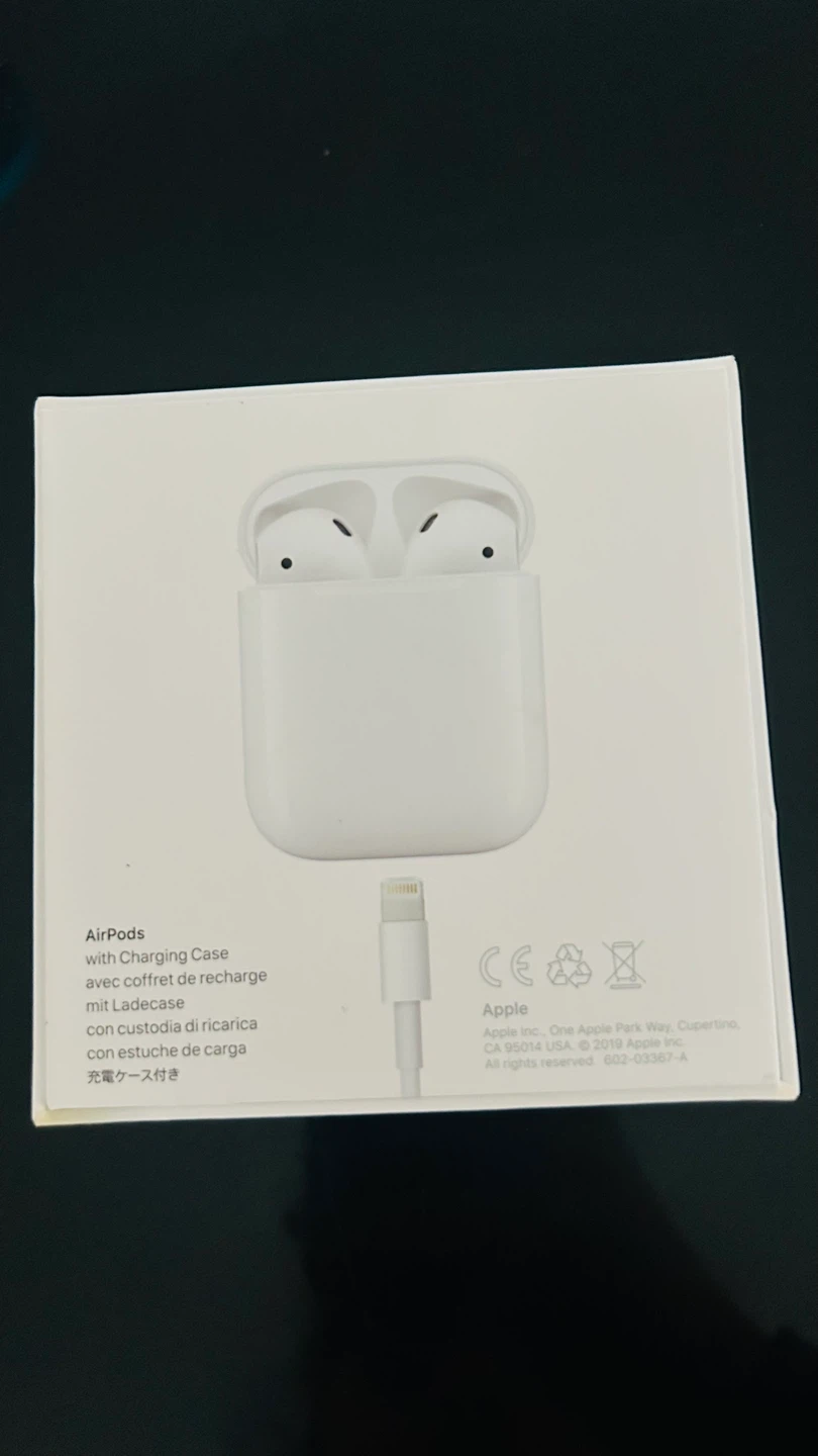 Apple AirPods 2 with Charging Case - photo 2
