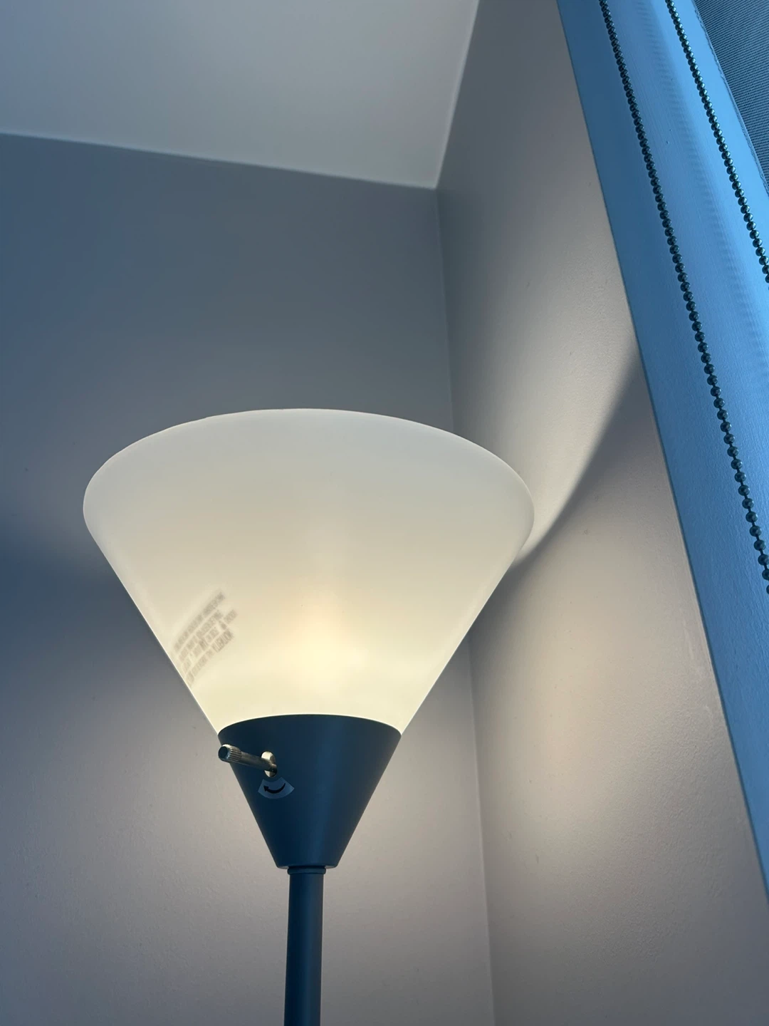 Moving sale! Tall Floor Lamp with Frosted plastic Shade - photo 3