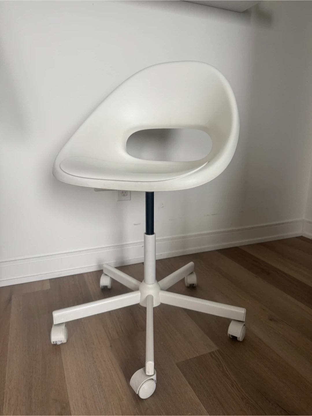 Like New Swivel Chair – Ready for Pickup - photo 2