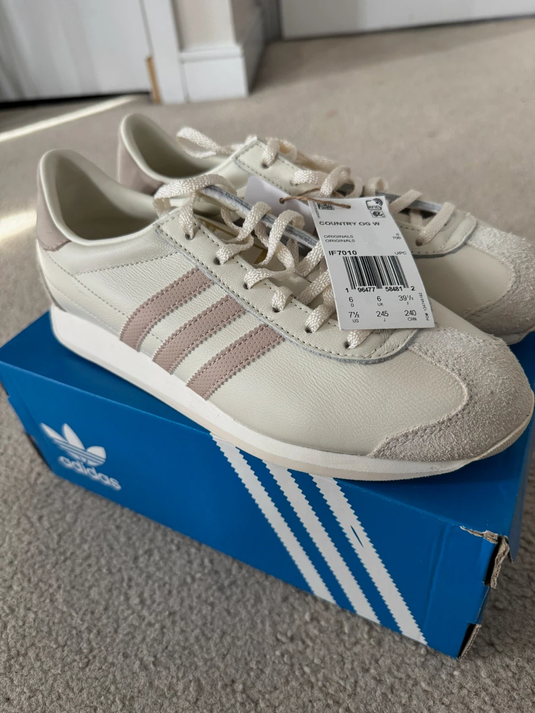 Adidas Country OG - Off White / Wonder Taupe (Women’s Size: 7.5)