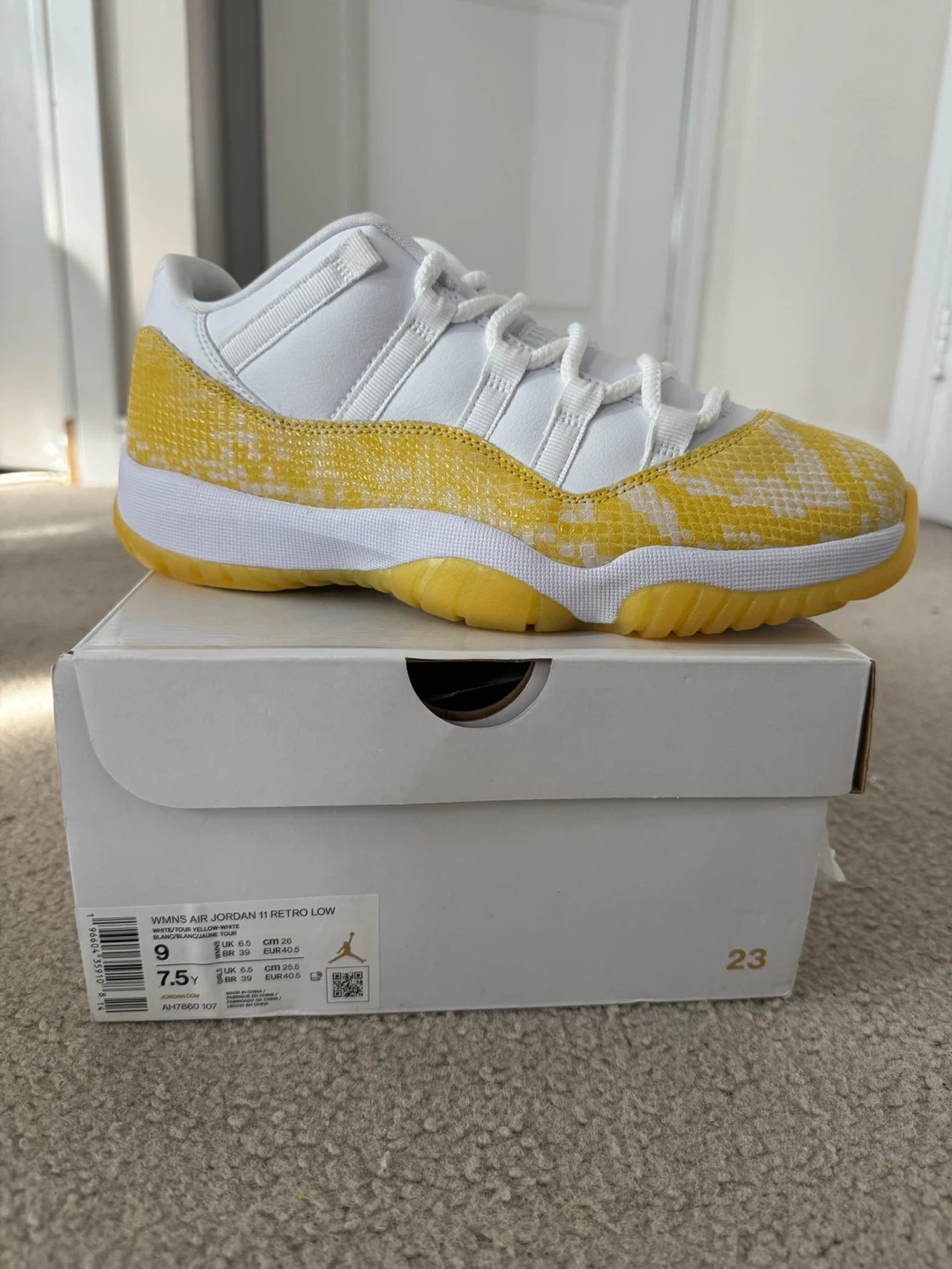 Nike Jordan 11 Retro Low - Snakeskin (Women’s Size 9) - photo 5