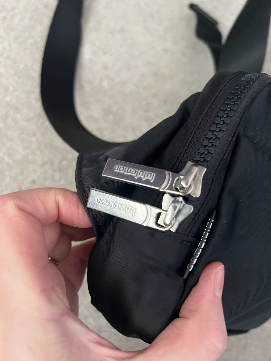 Lululemon Everywhere Belt Bag - Black - photo 3
