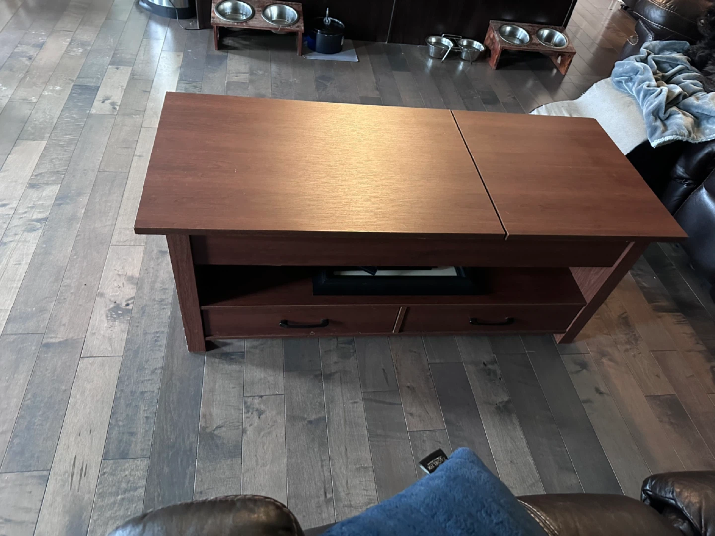 Coffee Table with Lift Top and Storage
