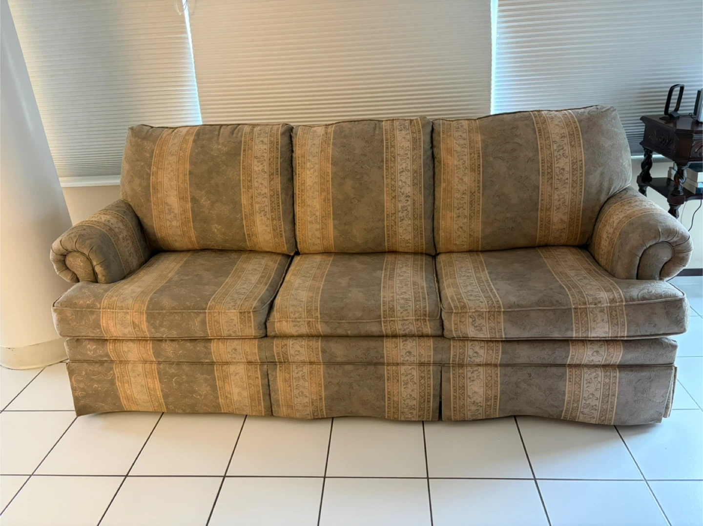 Traditional Sofabed with Accent Pillows