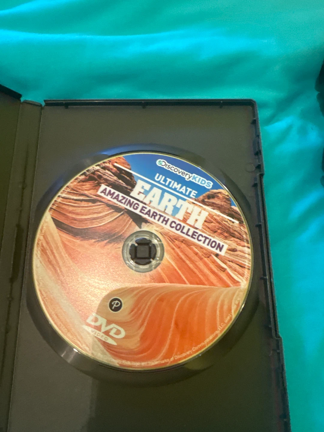 Discovery Kids Ultimate Earth Encyclopedia Book & DVD - photo 2