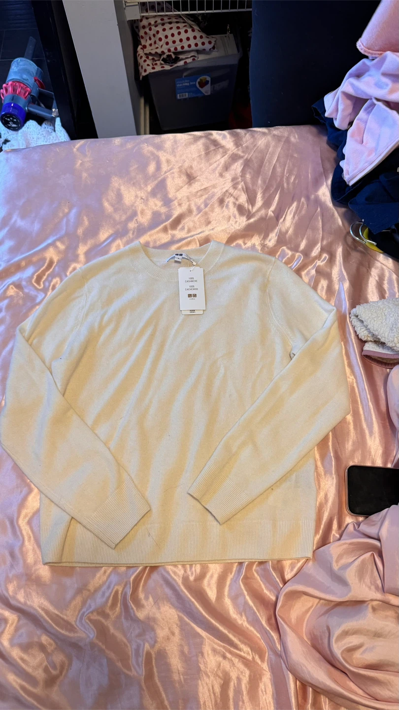 Uniqlo 100% Cashmere Sweater