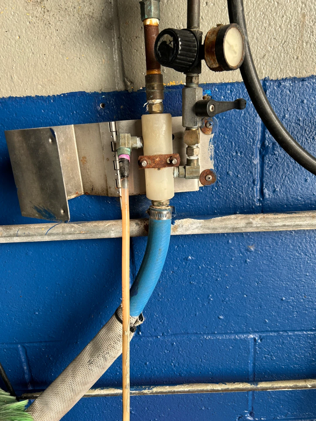 Pneumatic Regulator and Gauge Assembly