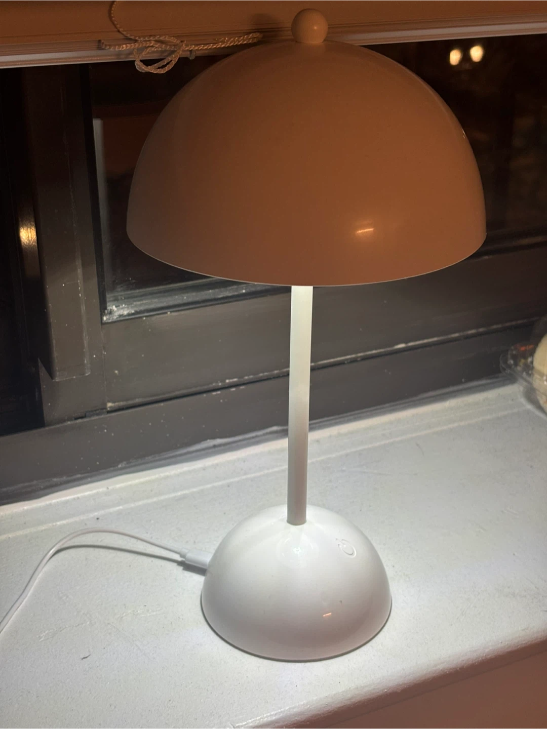 White Mushroom-Shaped Desk Lamp with USB Charging - photo 2