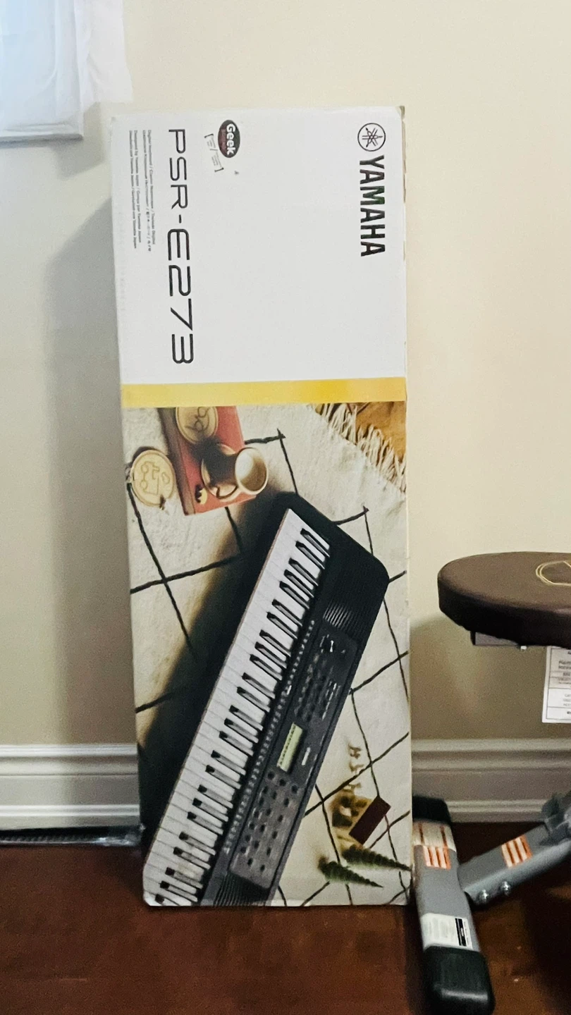 Yamaha PSR-E273 Keyboard