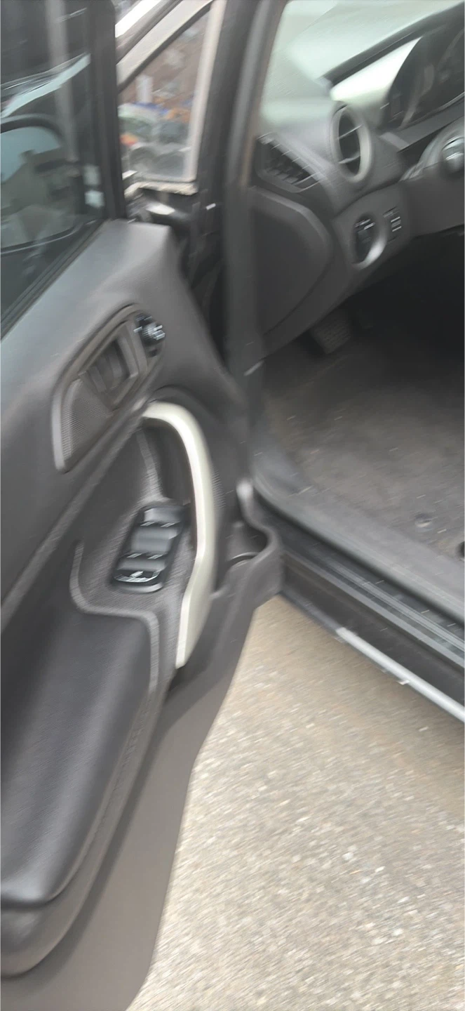 Black Ford Fiesta - photo 4